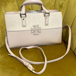 RARE FIND “Authentic” Tory Burch stacked-T Mixed material Satchel light oak